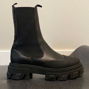 GANNI - MID CHELSEA BOOTS Sz 8 (38)